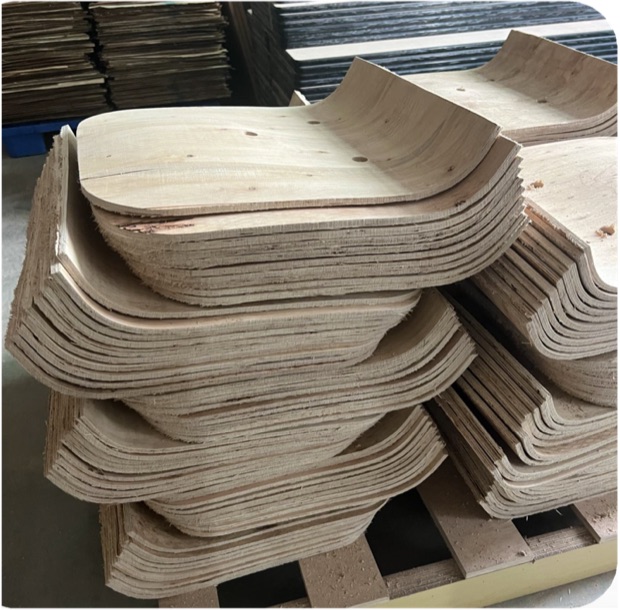 Multiplex zitting en rugleuning van kerkstoelen